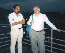 Profs. Narasimha e Gaster at the top of the Sugar Loaf. Rio, 1991.
